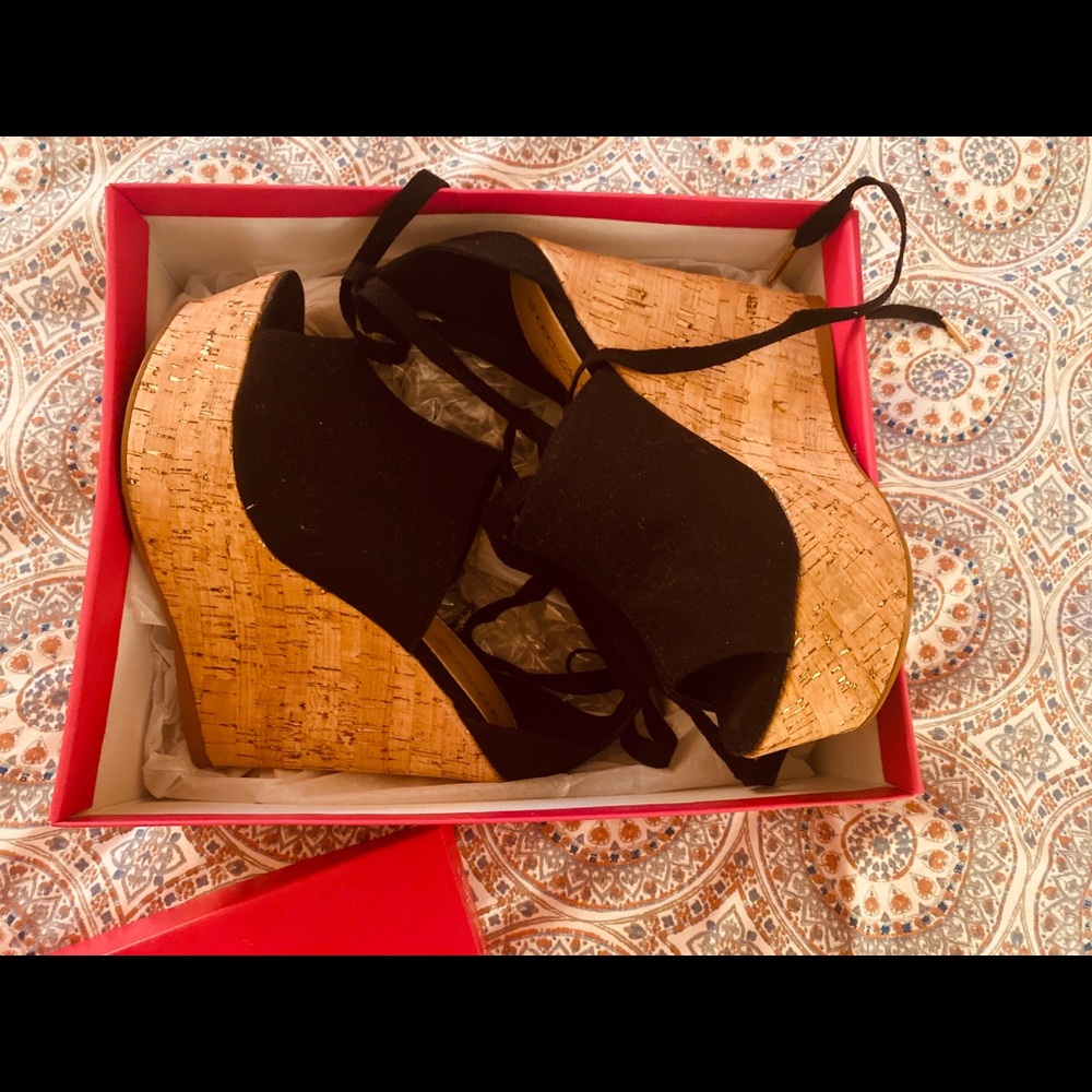 Shoe Dazzle Wedges - Picture 2 of 3
